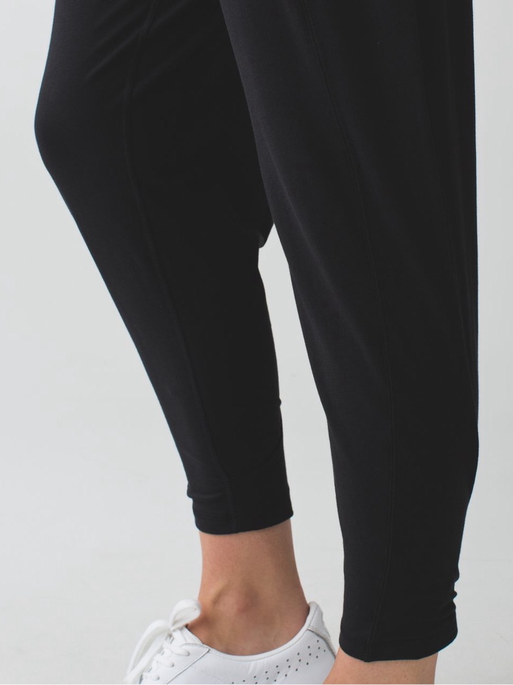 Lululemon /// Women’s Superb Pants - Size 10 - Picture 4 of 10